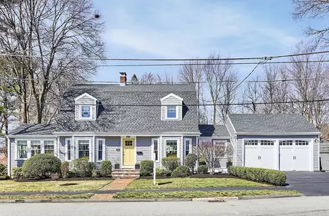 15 Winslow Rd, Reading, MA 01867