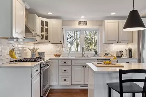 15 Winslow Rd, Reading, MA 01867 photo 10