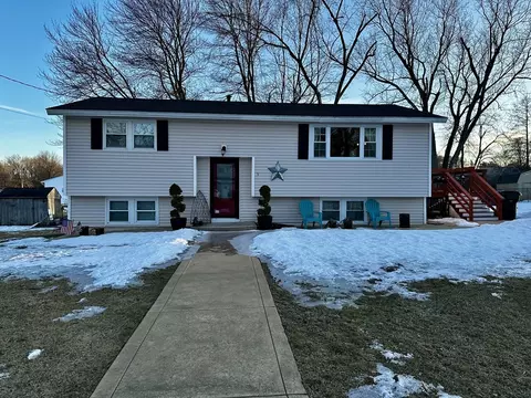 9 Hampshire Cir, Hudson, MA 01749