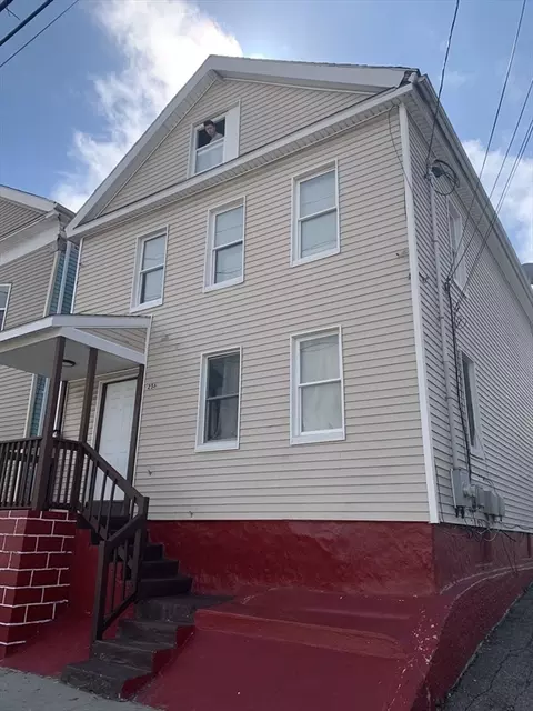 256 Lockwood St, Providence, RI 02907