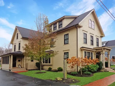 12 Oak St, Newburyport, MA 01950