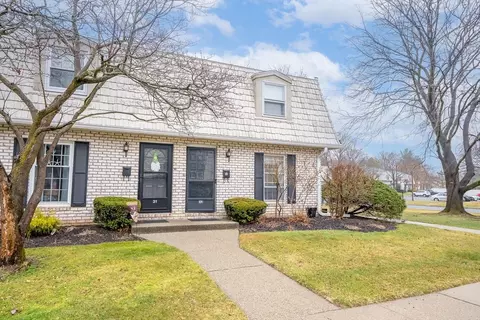 32 Plantation Dr #32, Agawam, MA 01001