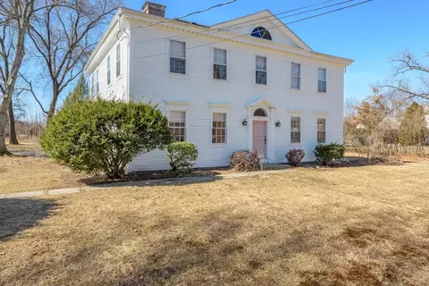 11 Middle St, Hadley, MA 01035