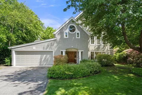 530 Clinton Rd, Chestnut Hill, MA 02467