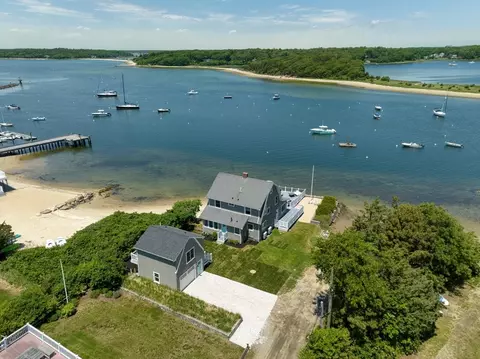 22 Riverway, Falmouth, MA 02556