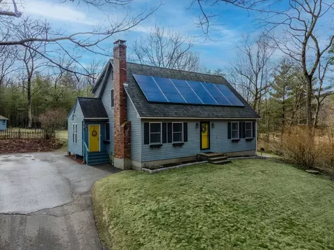 49 Cranberry Meadow Rd, Spencer, MA 01562