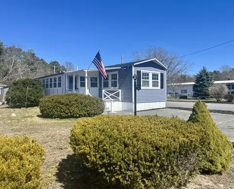 8 Madeline St, Wareham, MA 02538