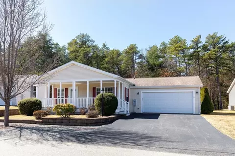 8 Willow Bend Blvd, Plymouth, MA 02360