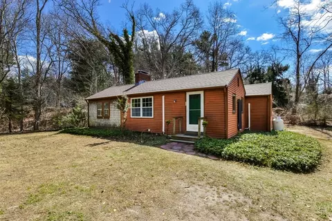 62 Wild Harbor Rd, Falmouth, MA 02556