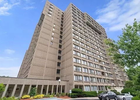 250 Hammond Pond Pkwy #1510S, Chestnut Hill, MA 02467