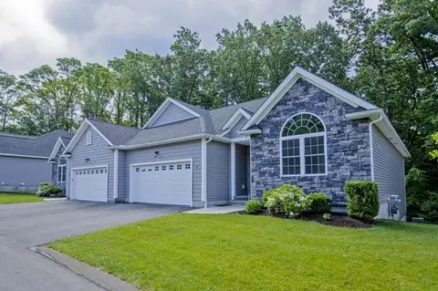 17 Rivercrest Way #17, South Hadley, MA 01075