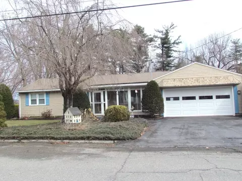 39 Vine St, Fitchburg, MA 01420