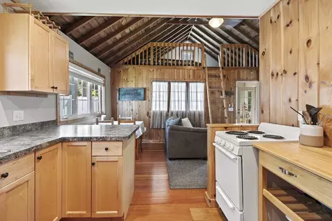 7 Sichols Colony Rd, Wales, MA 01081