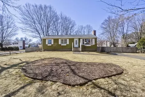 16 Oliver St, Easthampton, MA 01027