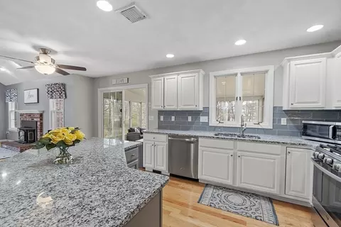 8 Exeter Rd, Hudson, MA 01749 photo 11