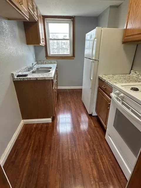 255 Montaup St, Fall River, MA 02724 photo 3