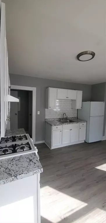 122 Middlesex St, Springfield, MA 01109 photo 4