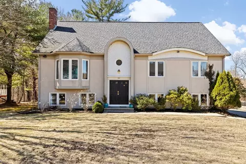 89 Lucas Dr, Stoughton, MA 02072