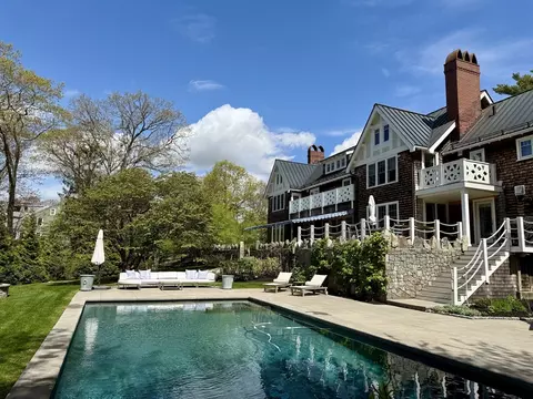 23 University Ln, Manchester, MA 01944