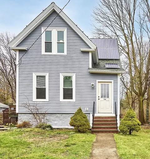 54 Crescent St, Rockland, MA 02370