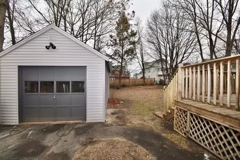 Exterior - 39 Algonquin St, Chicopee, MA 01013 photo 3 of 5