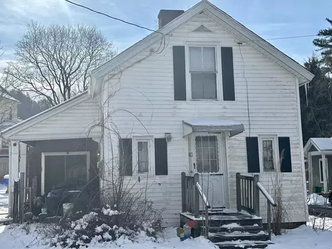 44 Russell St, Greenfield, MA 01301