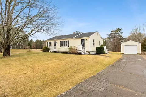 53 Holmes St, Carver, MA 02330