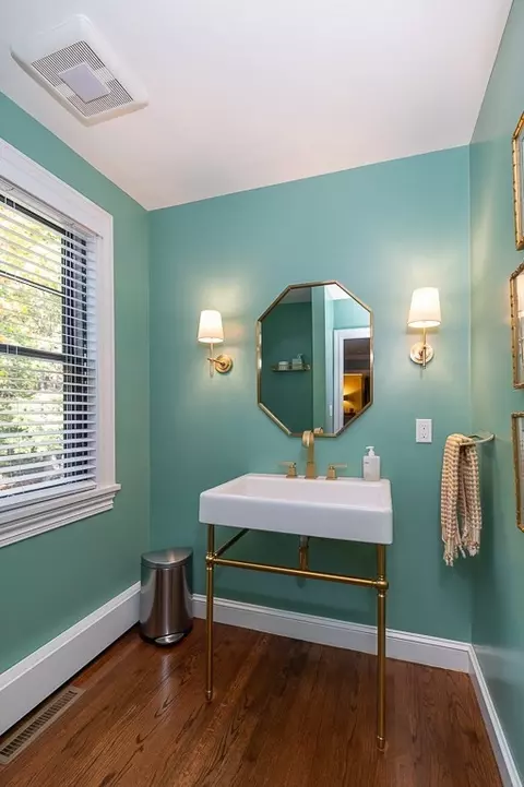 Bath - 4 Bridle Path Ln, Beverly, MA 01915 photo 1 of 7