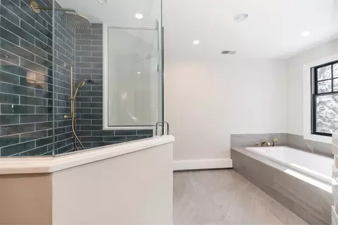 Bath - 4 Bridle Path Ln, Beverly, MA 01915 photo 6 of 7