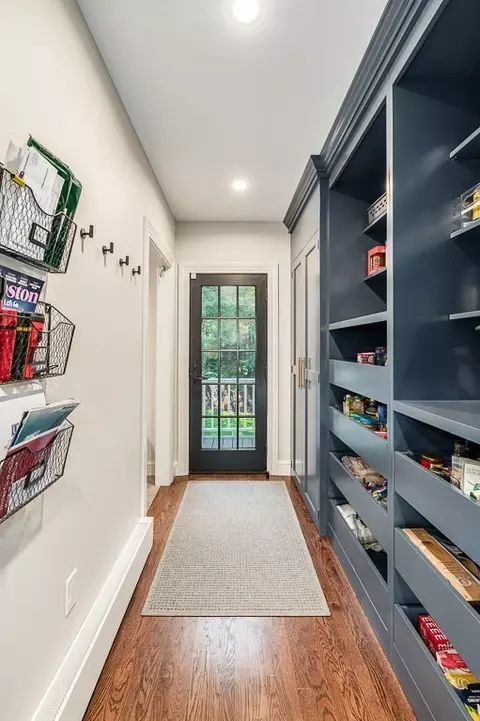 Entry Way - 4 Bridle Path Ln, Beverly, MA 01915 photo 3 of 5