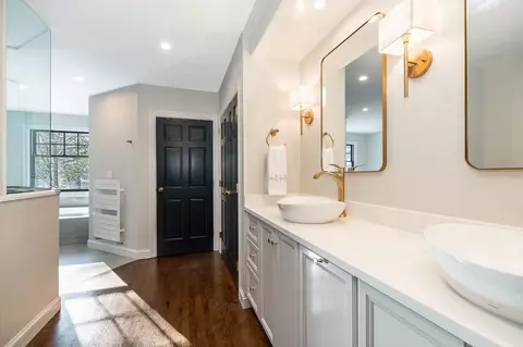 Bath - 4 Bridle Path Ln, Beverly, MA 01915 photo 5 of 7