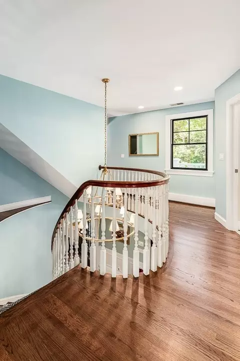 Entry Way - 4 Bridle Path Ln, Beverly, MA 01915 photo 4 of 5