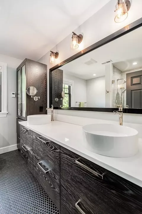 Bath - 4 Bridle Path Ln, Beverly, MA 01915 photo 3 of 7