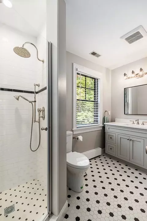 Bath - 4 Bridle Path Ln, Beverly, MA 01915 photo 2 of 7