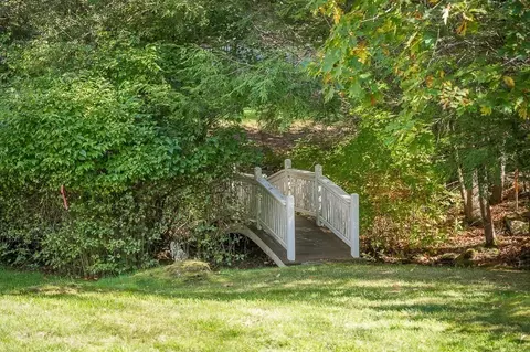 Exterior - 4 Bridle Path Ln, Beverly, MA 01915 photo 7 of 9