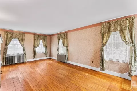 Living - 987 Wilson Rd, Fall River, MA 02720 photo 5 of 7