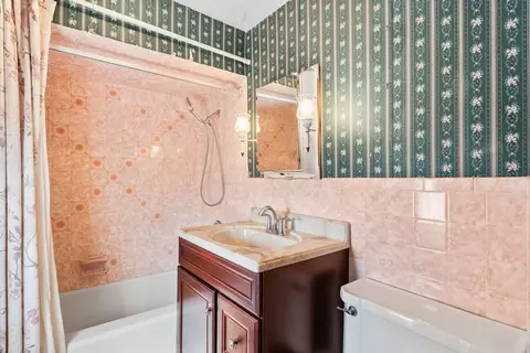 Bath - 987 Wilson Rd, Fall River, MA 02720 photo 1 of 1
