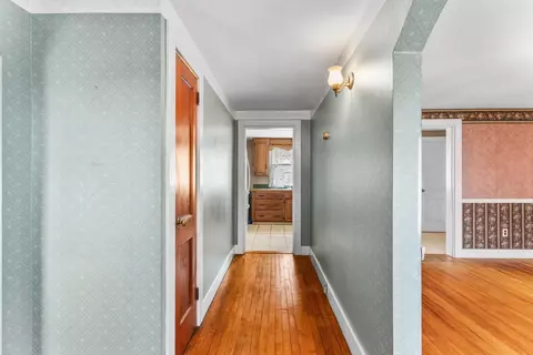 Entry Way - 987 Wilson Rd, Fall River, MA 02720 photo 2 of 4