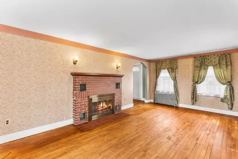 Living - 987 Wilson Rd, Fall River, MA 02720 photo 4 of 7