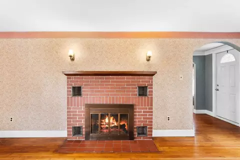 Living - 987 Wilson Rd, Fall River, MA 02720 photo 3 of 7