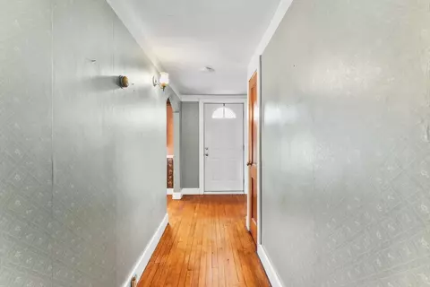 Entry Way - 987 Wilson Rd, Fall River, MA 02720 photo 3 of 4