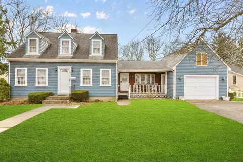987 Wilson Rd, Fall River, MA 02720