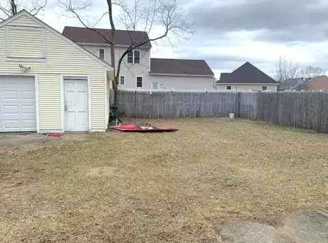 56 Montclair St, Springfield, MA 01104 photo 8
