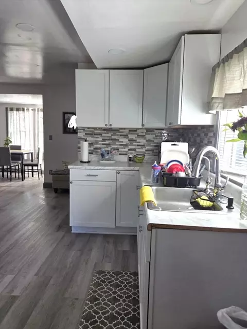 56 Montclair St, Springfield, MA 01104 photo 2