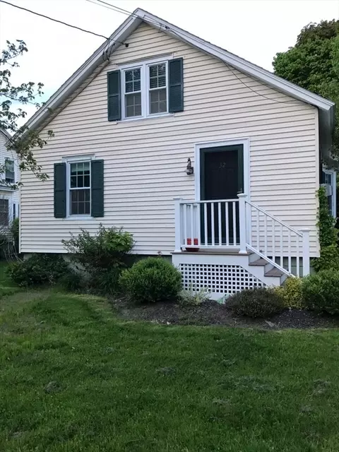 32 Hillside Ave, Amesbury, MA 01913
