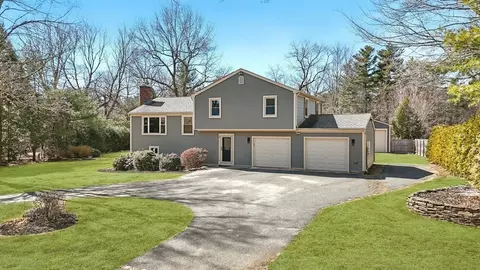 47 Hamilton St, Belchertown, MA 01007