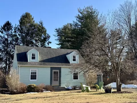 56 Memorial Dr, Amherst, MA 01002