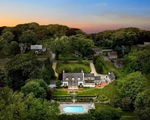 17 Cole Rd, Hingham, MA 02043