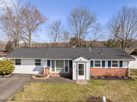92 Brookfield Dr, Brockton, MA 02302