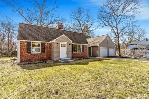 14 Sycamore St, Chelmsford, MA 01824